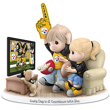 Figurine: Precious Moments Every Day Is A Touchdown With You Figurine