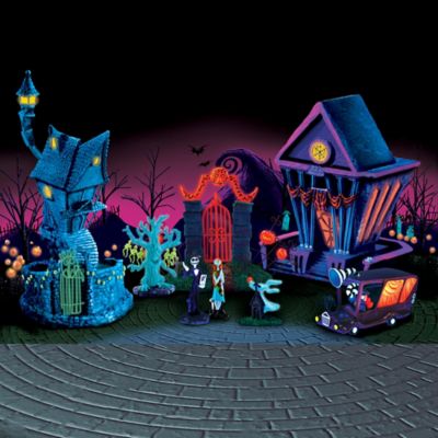 Tim Burton's The Nightmare Before Christmas Black Light Village Set