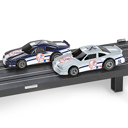 MLB New York Yankees Electric Slot Car Set