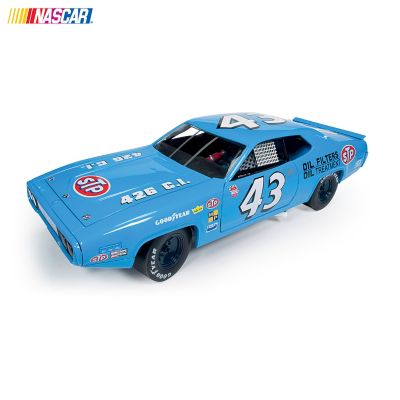 Cars: The King Of NASCAR Richard Petty 1:18 Diecast Car Collection