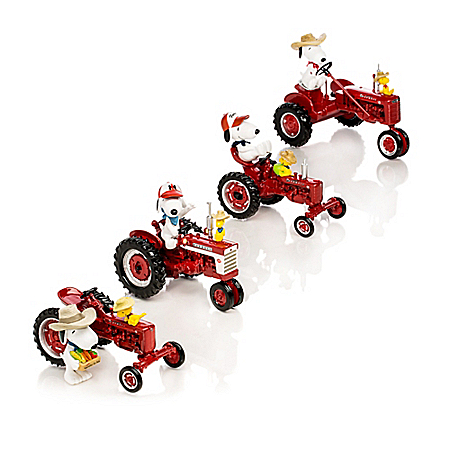 PEANUTS Snoopy's Fun On The Farm With Farmall Figurine Collection