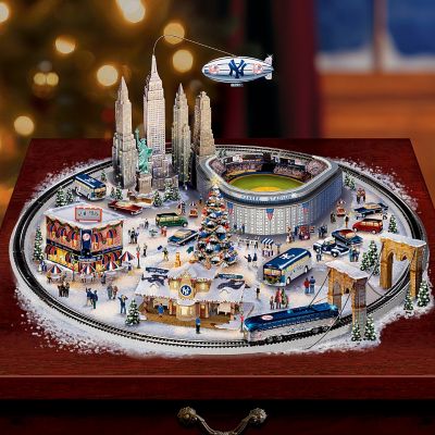 New York Yankees Baseball Fever Village Collection: MLB Christmas Home Decor