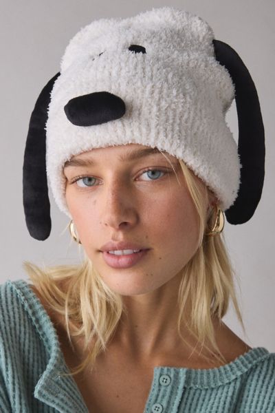 Peanuts Snoopy Fuzzy Beanie