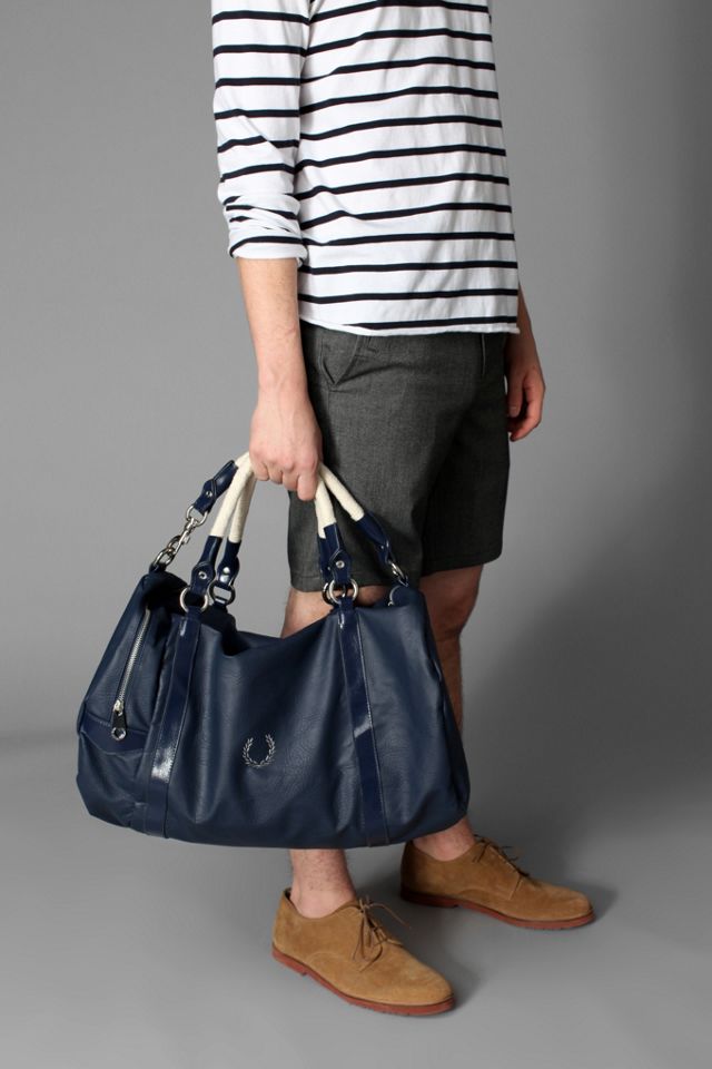 Fred Perry Slouchy Barrel Bag | Urban Outfitters