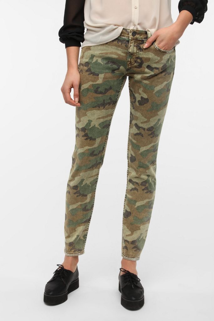 BDG Cigarette Mid-Rise Jean - Camo Print | Urban Outfitters