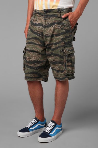 urban outfitters camo shorts