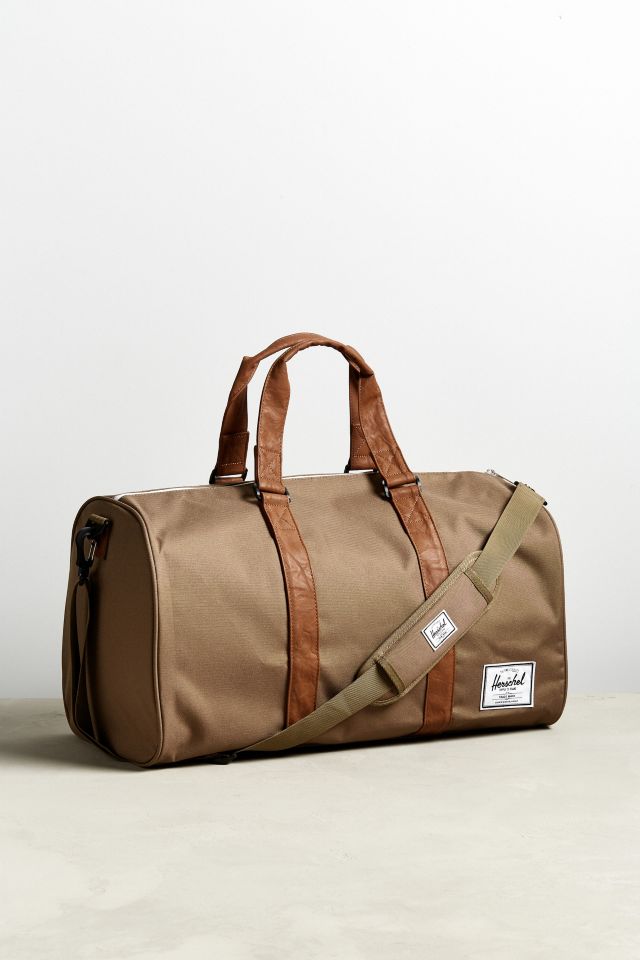 herschel outfitter travel duffle bag