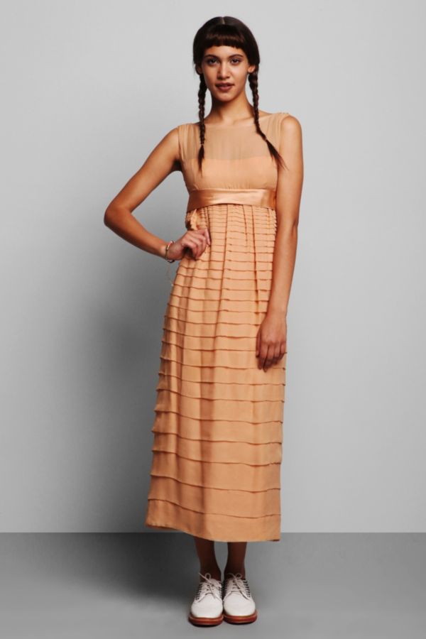 outfits to wear with cap and gown