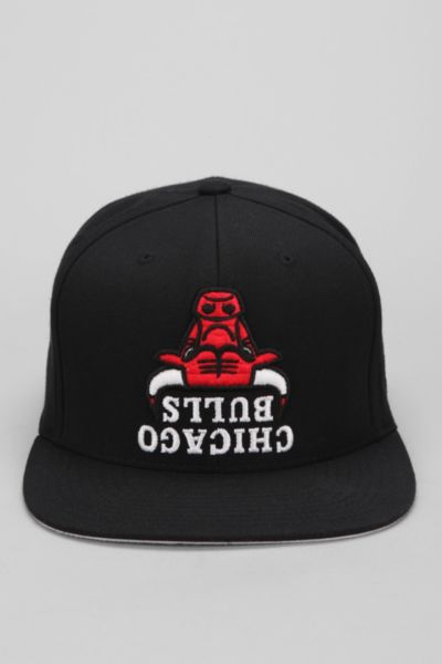 upside down bulls logo hat