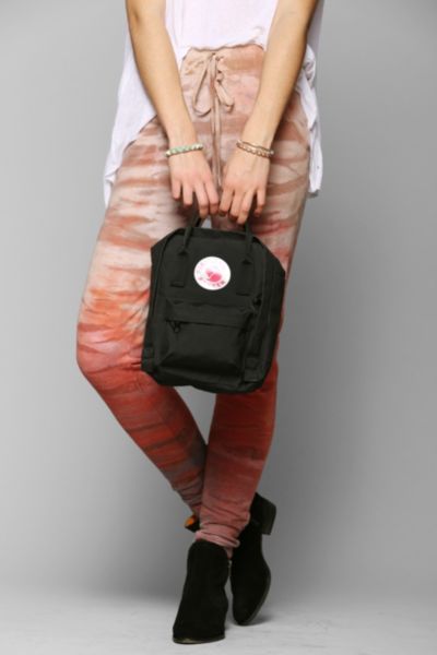 urban outfitters kanken mini