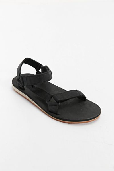 urban outfitters teva