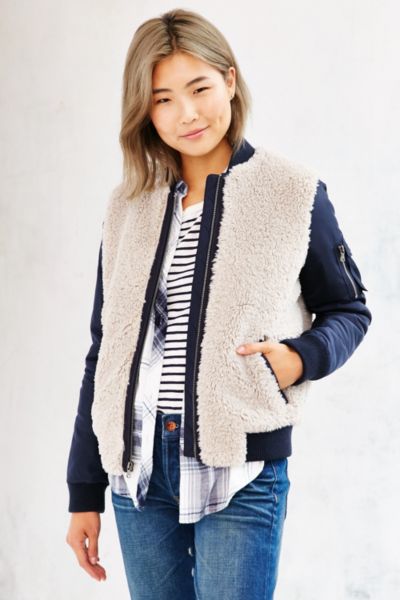 urban outfitters levis sherpa jacket