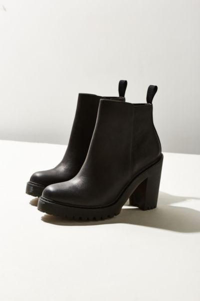 doc martens heeled chelsea boots