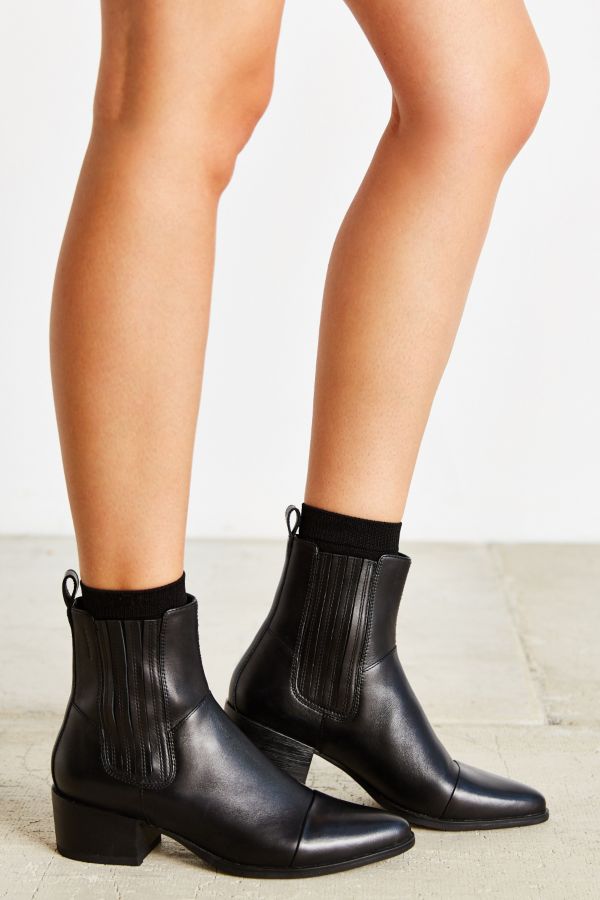 Vagabond Marja Pointy Toe Chelsea Boot | Urban Outfitters
