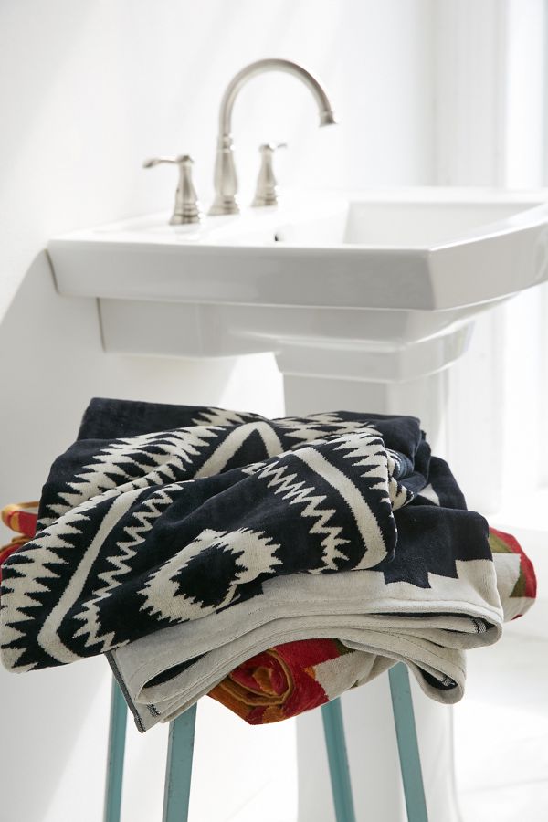 Slide View: 3: Pendleton Los Ojos Oversized Jacquard Beach Towel