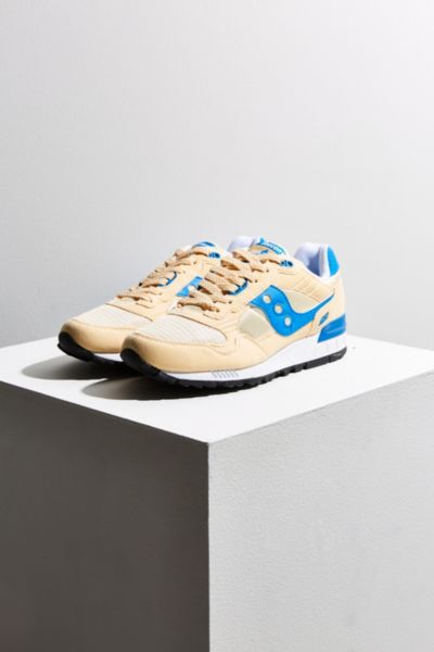 urban outfitters saucony