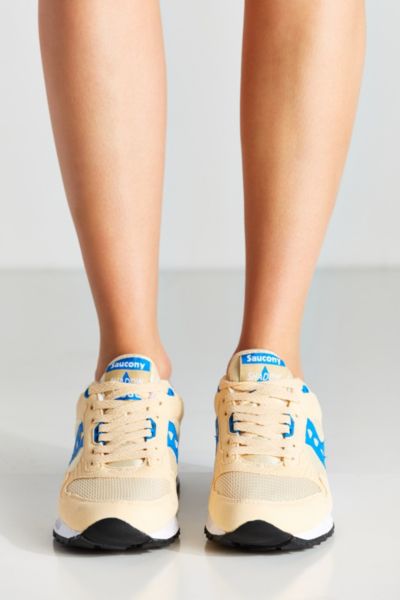 urban outfitters saucony