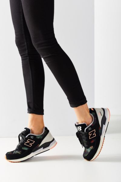 new balance 530 urban outfitters