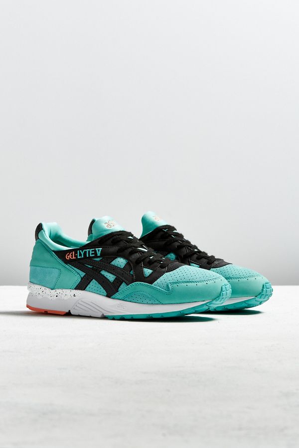 asics blanche avec tache noir asics blanche avec tache noir