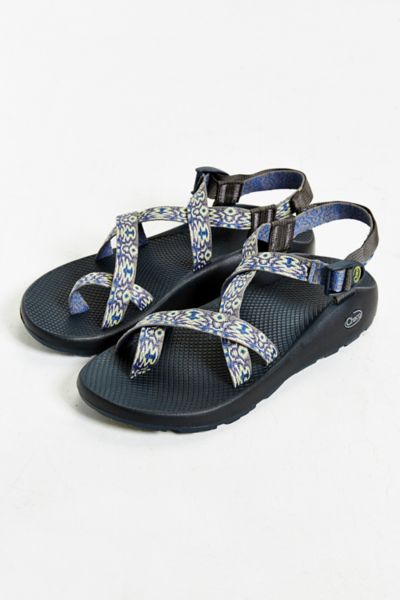 chacos urban outfitters