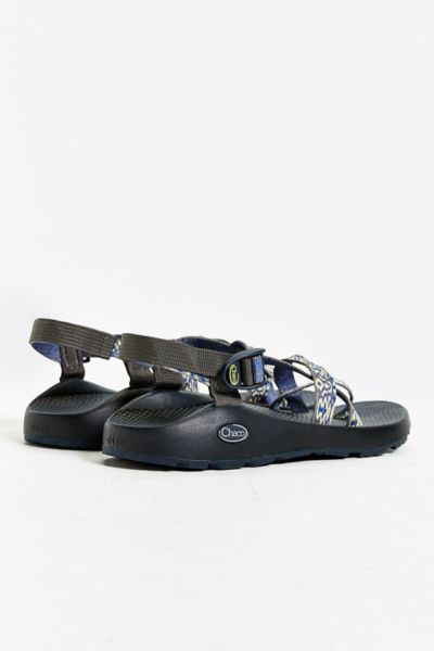 urban outfitters chacos