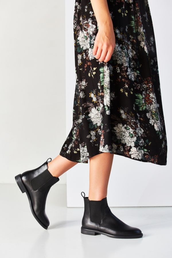 amina chelsea bootie vagabond shoemakers