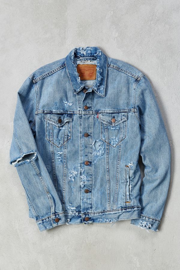 Levi's Destroyed Denim Trucker Jacket | Urban Outfitters