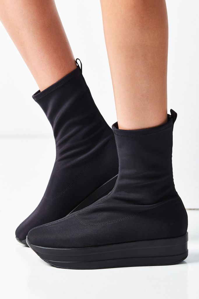 Vagabond Casey Stretch Ankle Boot | Urban Outfitters
