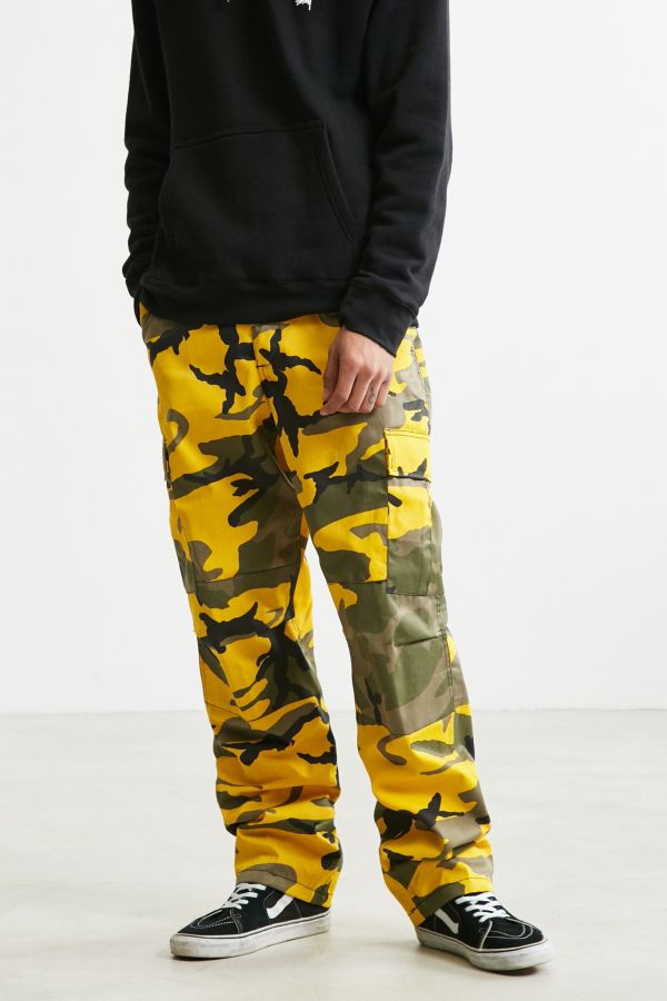 urban outfitters camo cargo pants