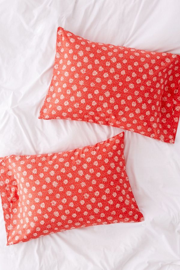 Ditsy Daisy Pillowcase Set Urban Outfitters