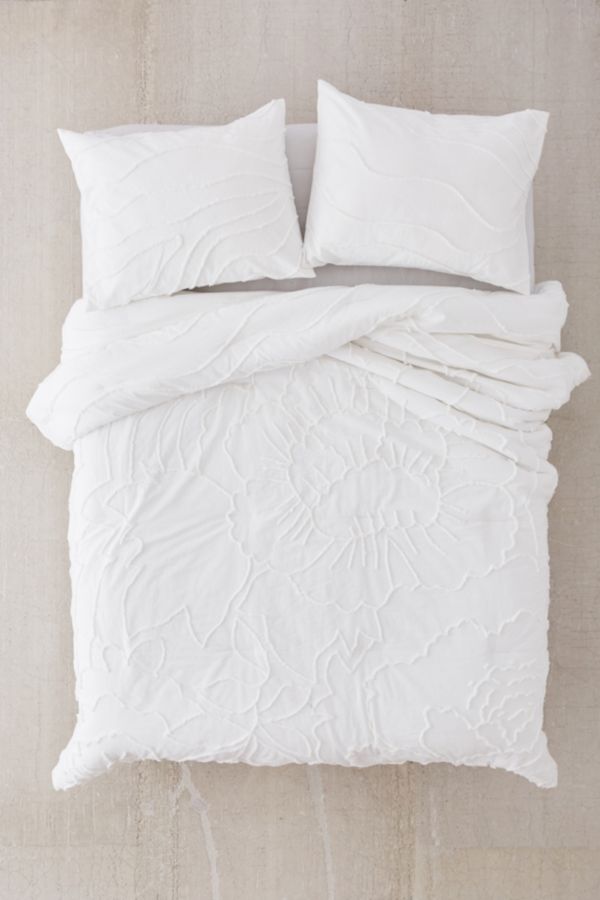 Margot Tufted Floral Comforter Urban Outfitters