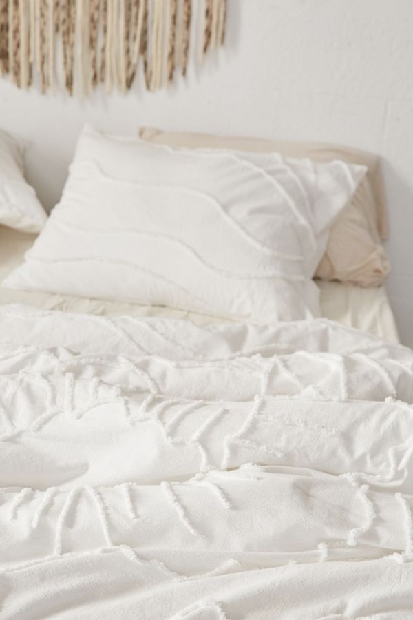 Margot Tufted Floral Comforter Urban Outfitters