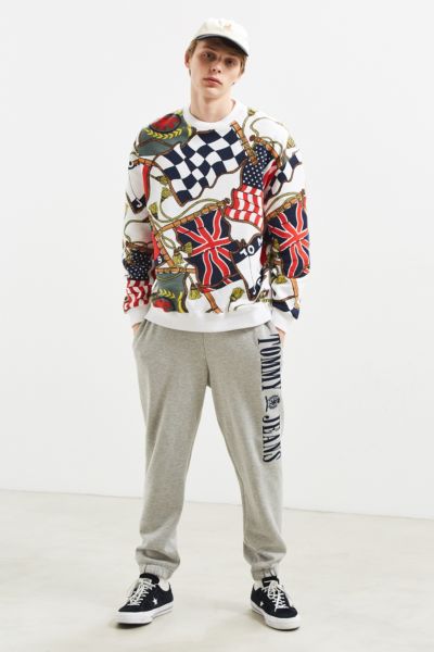 tommy 90s flag hoodie