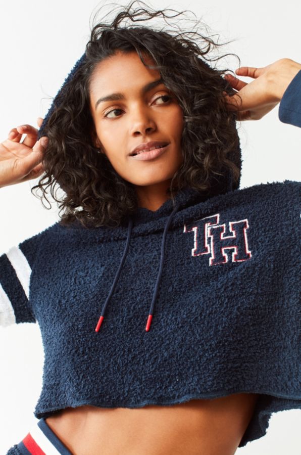 Tommy Hilfiger X UO Marshmallow Cropped Hoodie Sweatshirt | Urban 