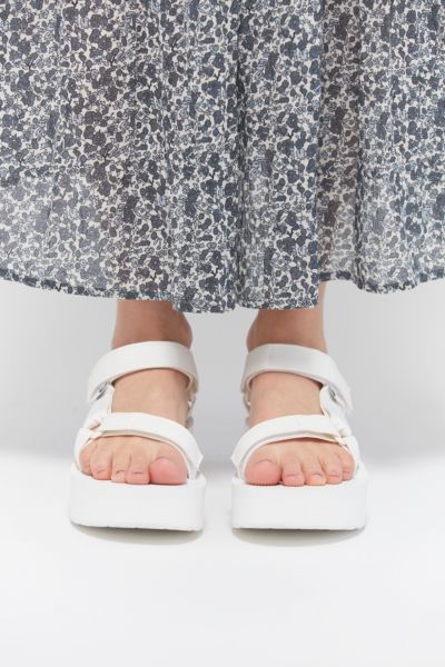 urban outfitters tevas