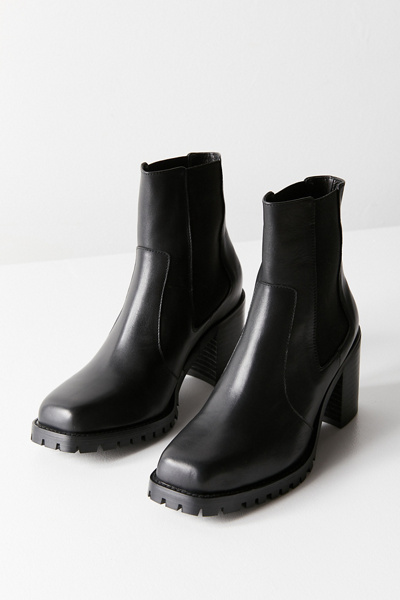 the square toe chelsea boot