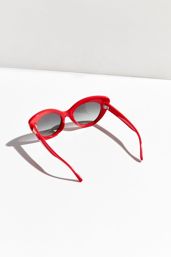 Lunettes De Soleil Yeux De Chat Rouge The Wild Gift Crap Eyewear Urban Outfitters Canada