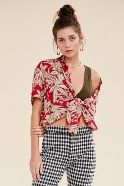 UO Souvenir Tie-Front Hawaiian Shirt | Urban Outfitters