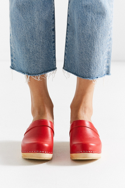 urban outfitters clogs