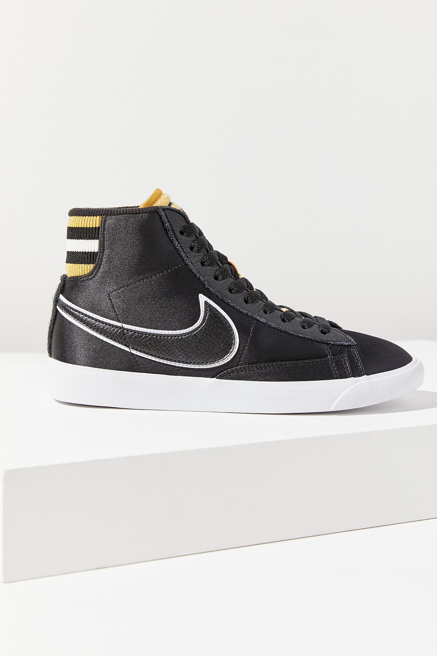 Nike Blazer Mid Premium Sneaker Nike Blazer Mid Premium Sneaker
