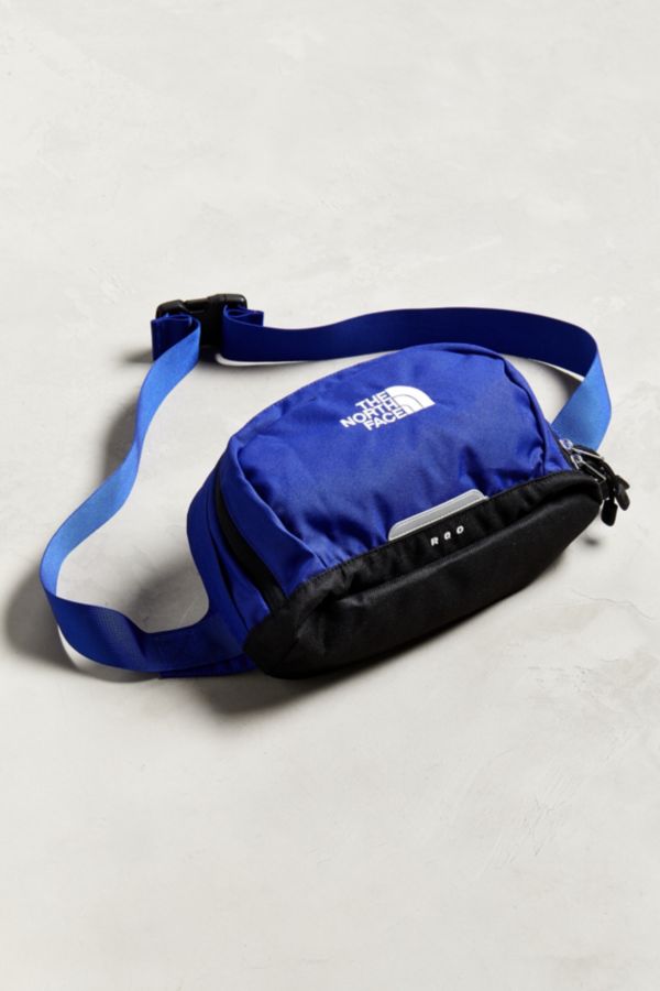 The North Face Roo Daypack Sling Bag | Urban Outfitters