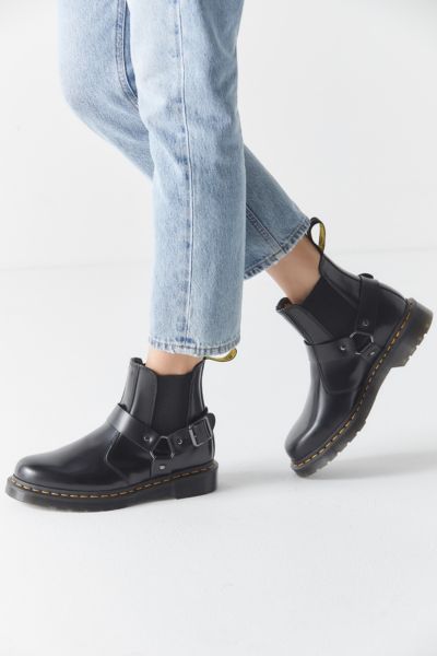 dr martens wincox chelsea biker ankle boot