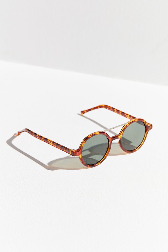 Komono The Vivien Sunglasses | Urban Outfitters Canada