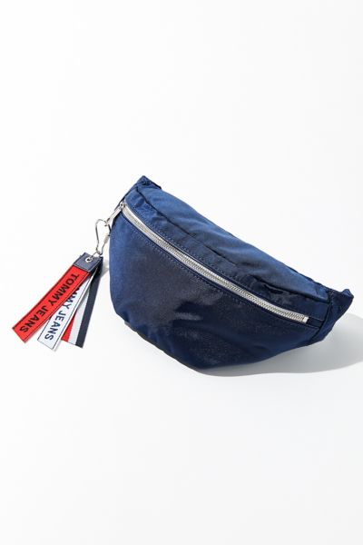 tommy jeans logo fanny pack