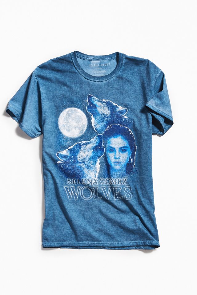 selena gomez wolves shirt