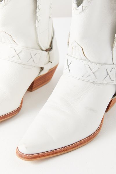 urban outfitters white cowboy boots