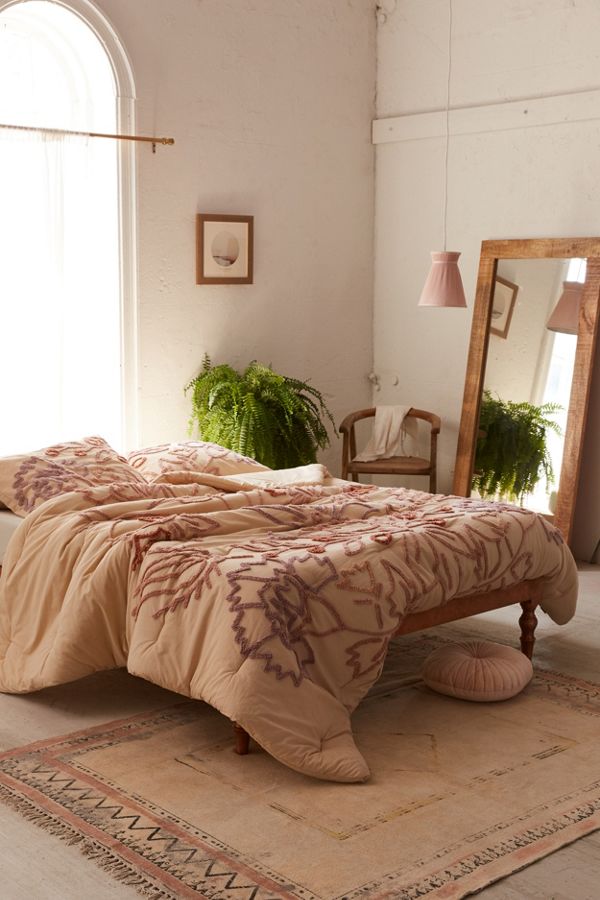 Lucilla Tufted Floral Comforter Urban Outfitters