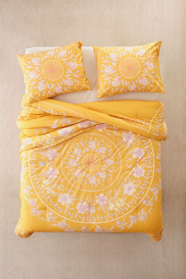 Iris Sketched Floral Comforter Snooze Set Urban Outfitters Canada