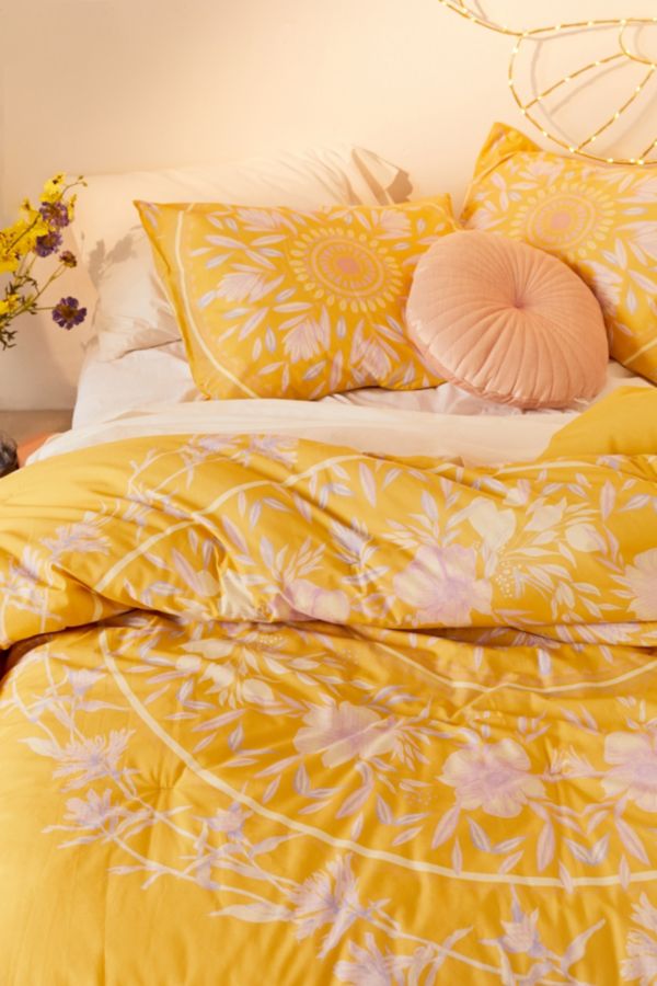 Iris Sketched Floral Comforter Snooze Set Urban Outfitters