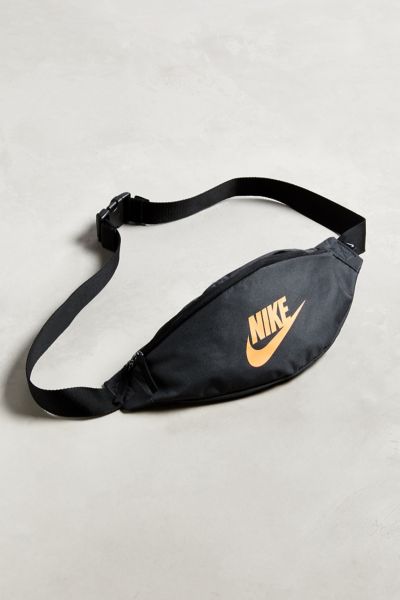 nike fanny pack urban outfitters